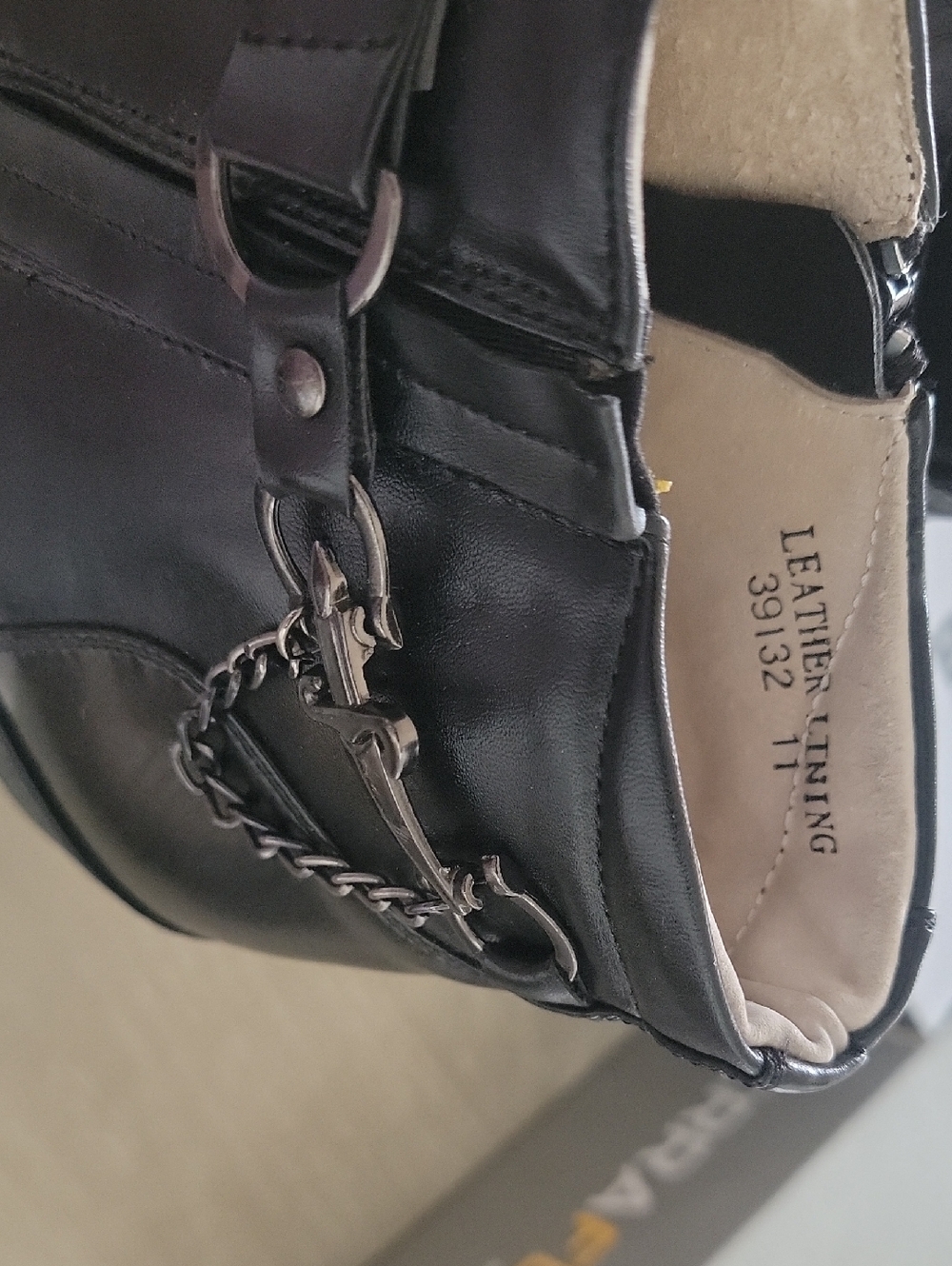 IC COLLECTION Black Leather Men's Chukka Boots with Chain Accent - Picture 4 of 8